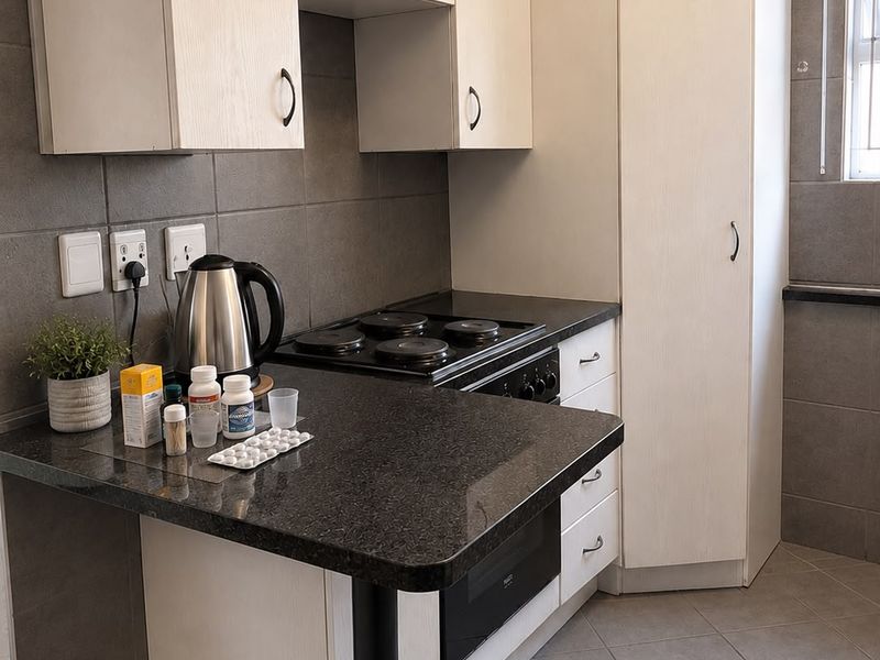 Charming 2-Bedroom Apartment in a Quiet, Sought-After Area - Photo 4