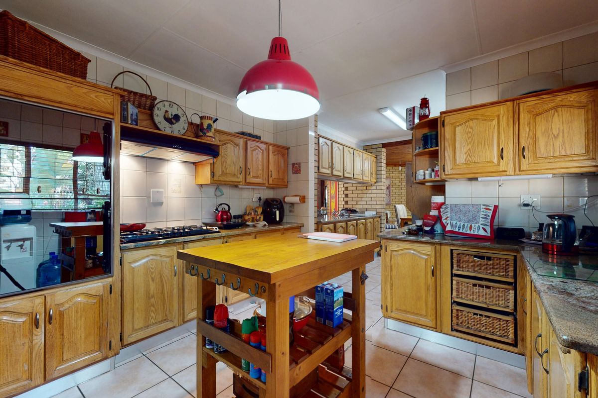 Live Luxury Non-Distressed Auction - Starting to bid from R2495 000 - Photo 4