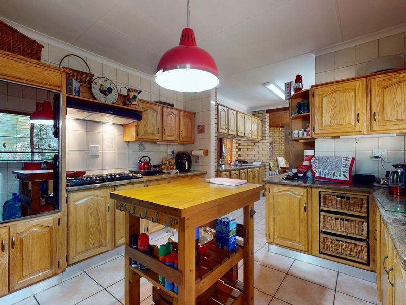 Live Luxury Non-Distressed Auction - Starting to bid from R2495 000 - Photo 4