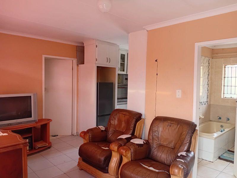 Well-Located Family Home or Investment Opportunity - Photo 4