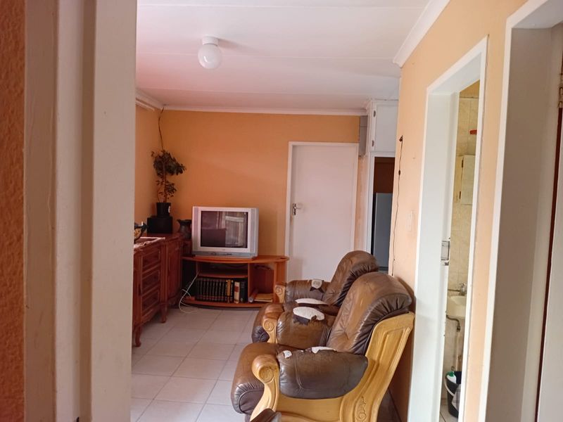 Well-Located Family Home or Investment Opportunity - Photo 3
