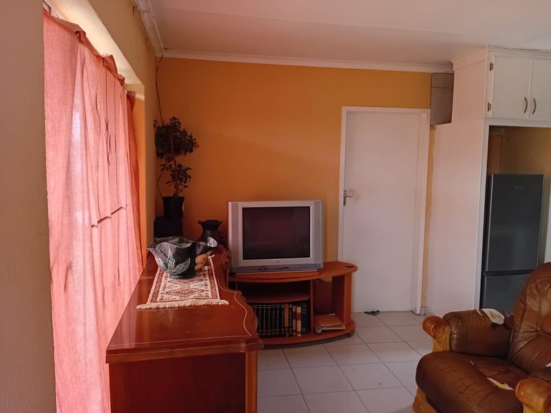 Well-Located Family Home or Investment Opportunity - Photo 5