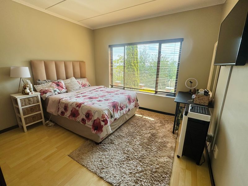Modern Bedfordview Living Starts Here - Photo 9