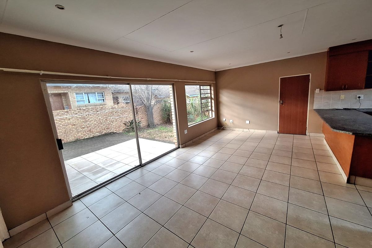 Spacious Family Home with Pet-Friendly Yard - Photo 4