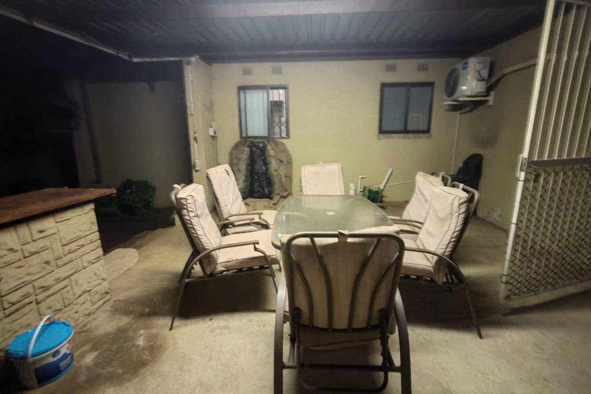 4 Bedroom house for Sale in Sasolburg Ext 11 - Photo 2