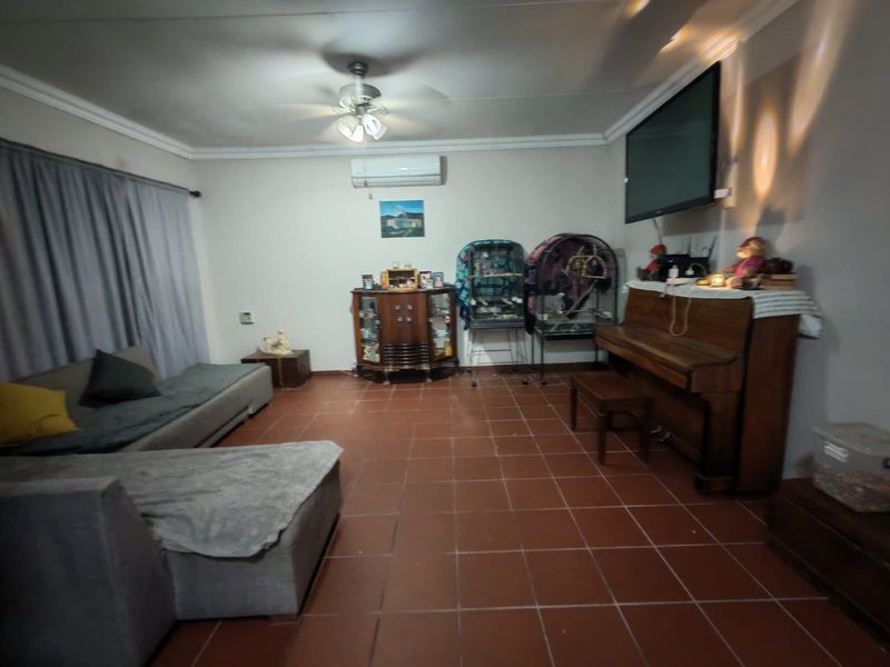 4 Bedroom house for Sale in Sasolburg Ext 11 - Photo 4