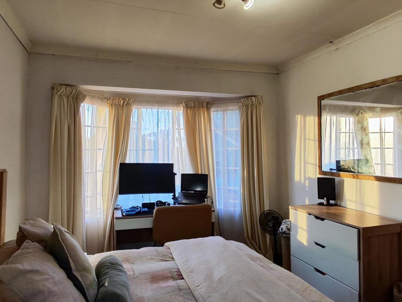 Modern 3 Bedroom Townhouse with Exceptional Entertainment Space in Glen Marais - Photo 10