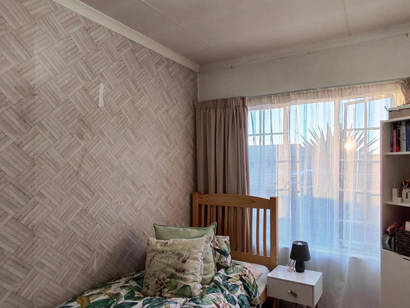 Modern 3 Bedroom Townhouse with Exceptional Entertainment Space in Glen Marais - Photo 8