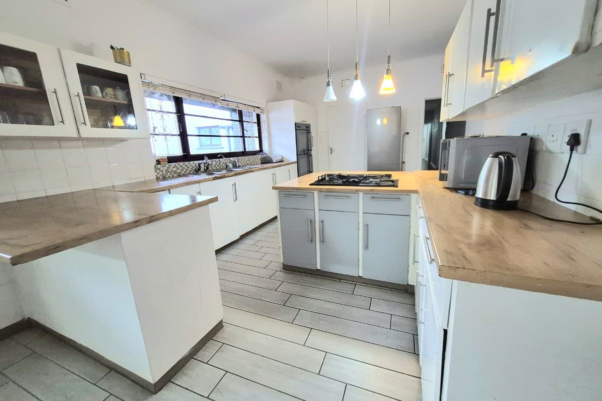 Fully Furnished One-Bedroom Rental in a Shared Home - Photo 3