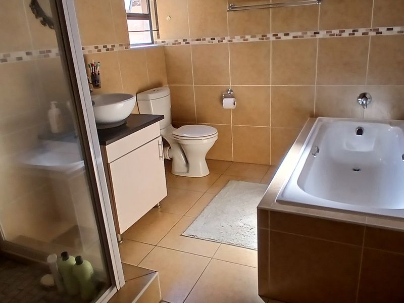 Secure Ground Floor Corner Unit  in the Heart of New Redruth - Photo 10