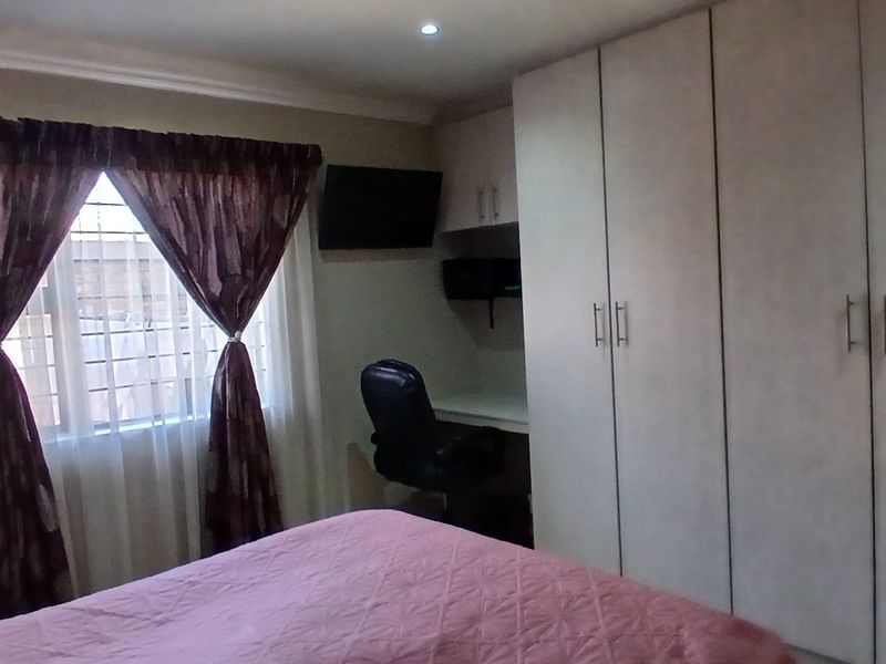 Secure Ground Floor Corner Unit  in the Heart of New Redruth - Photo 7
