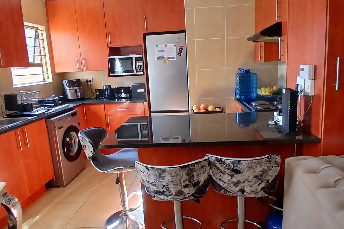 Secure Ground Floor Corner Unit  in the Heart of New Redruth - Photo 2