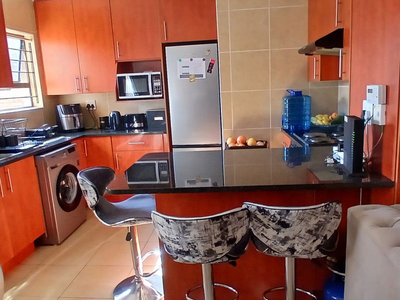 Secure Ground Floor Corner Unit  in the Heart of New Redruth - Photo 2