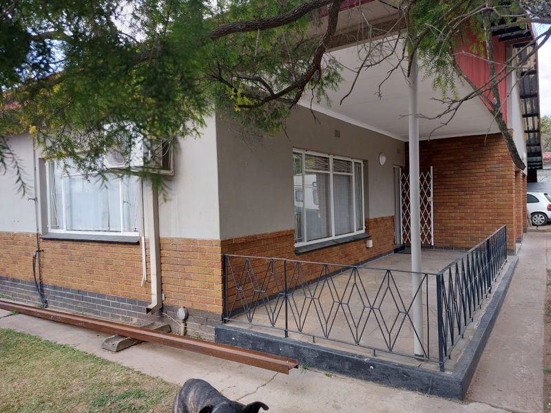 Lovely neighbourhood-   close to large mall. - Photo 1