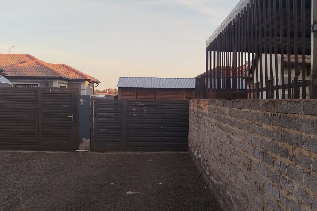 Charming 2-Bedroom House for Sale in Vanderbijlpark CE 3 - Photo 5