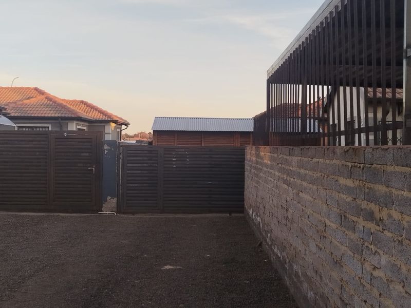 Charming 2-Bedroom House for Sale in Vanderbijlpark CE 3 - Photo 5