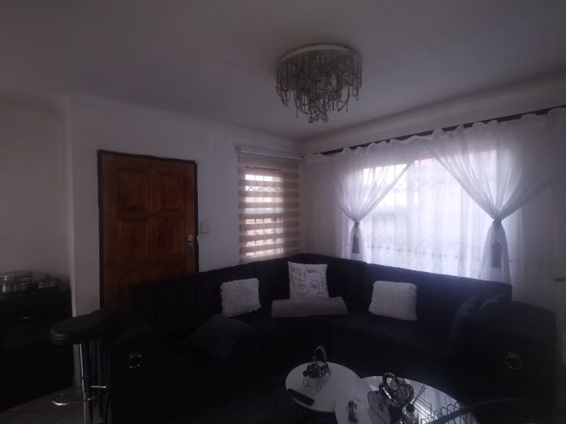 Charming 2-Bedroom House for Sale in Vanderbijlpark CE 3 - Photo 8