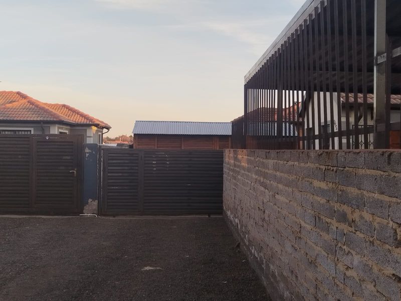 Charming 2-Bedroom House for Sale in Vanderbijlpark CE 3 - Photo 6