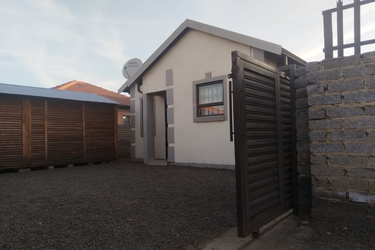 Charming 2-Bedroom House for Sale in Vanderbijlpark CE 3 - Photo 3
