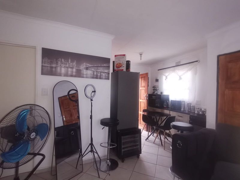 Charming 2-Bedroom House for Sale in Vanderbijlpark CE 3 - Photo 9