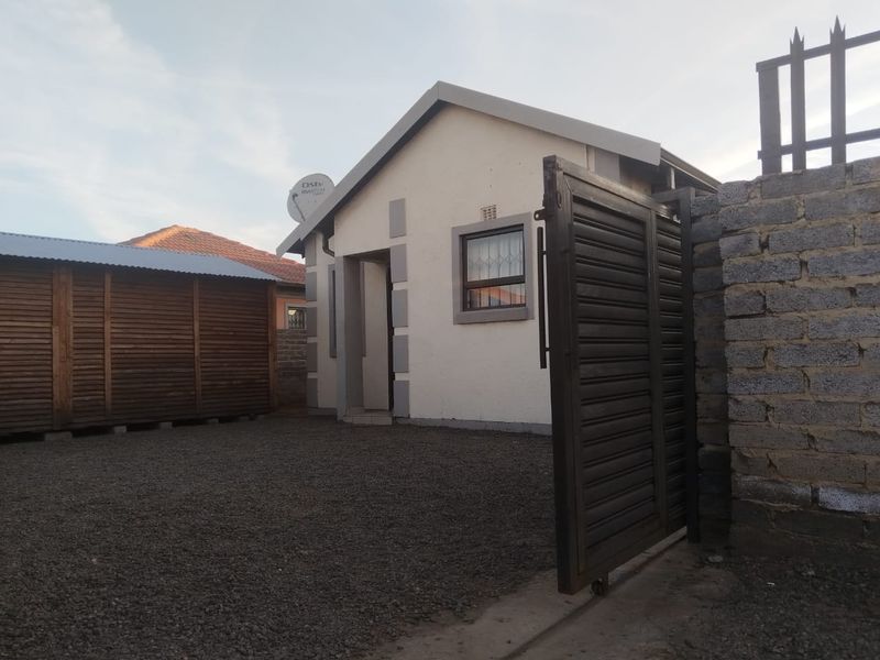 Charming 2-Bedroom House for Sale in Vanderbijlpark CE 3 - Photo 4