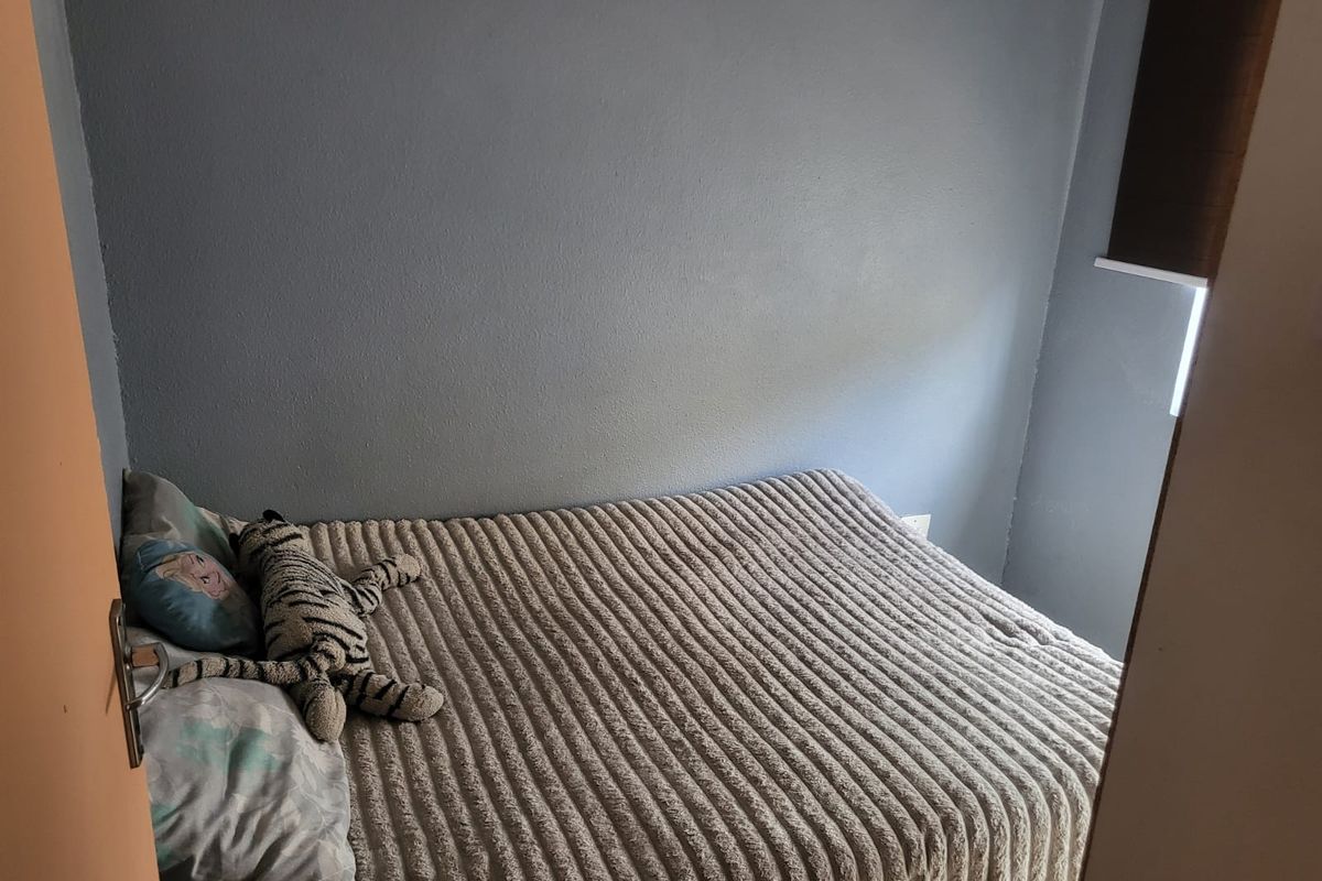 Small starter Family - Experience Comfortable Family Living in a Safe and Beautiful Naturena Home - Photo 2