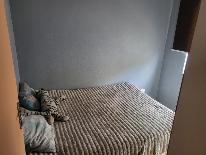 Small starter Family - Experience Comfortable Family Living in a Safe and Beautiful Naturena Home - Photo 2