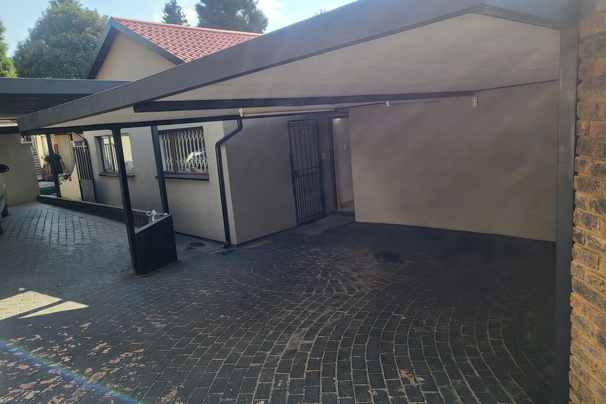 Space, Security & Serenity – Family Home with a Massive Yard in Safe and Sought- in Ridgeway - Photo 2