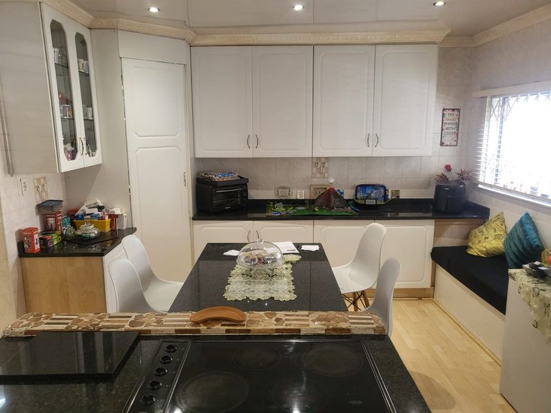 Space, Security & Serenity – Family Home with a Massive Yard in Safe and Sought- in Ridgeway - Photo 5