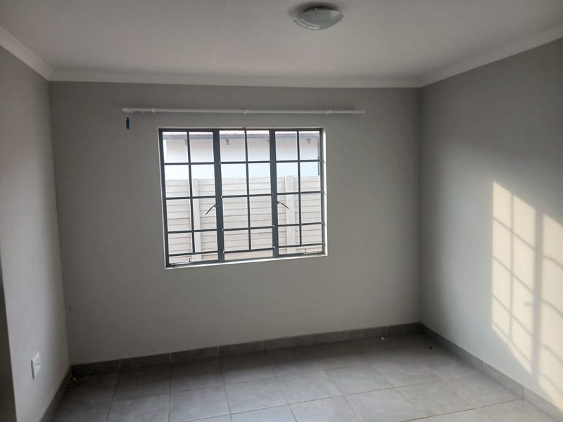 House Rental Monthly In Alberton - Photo 2