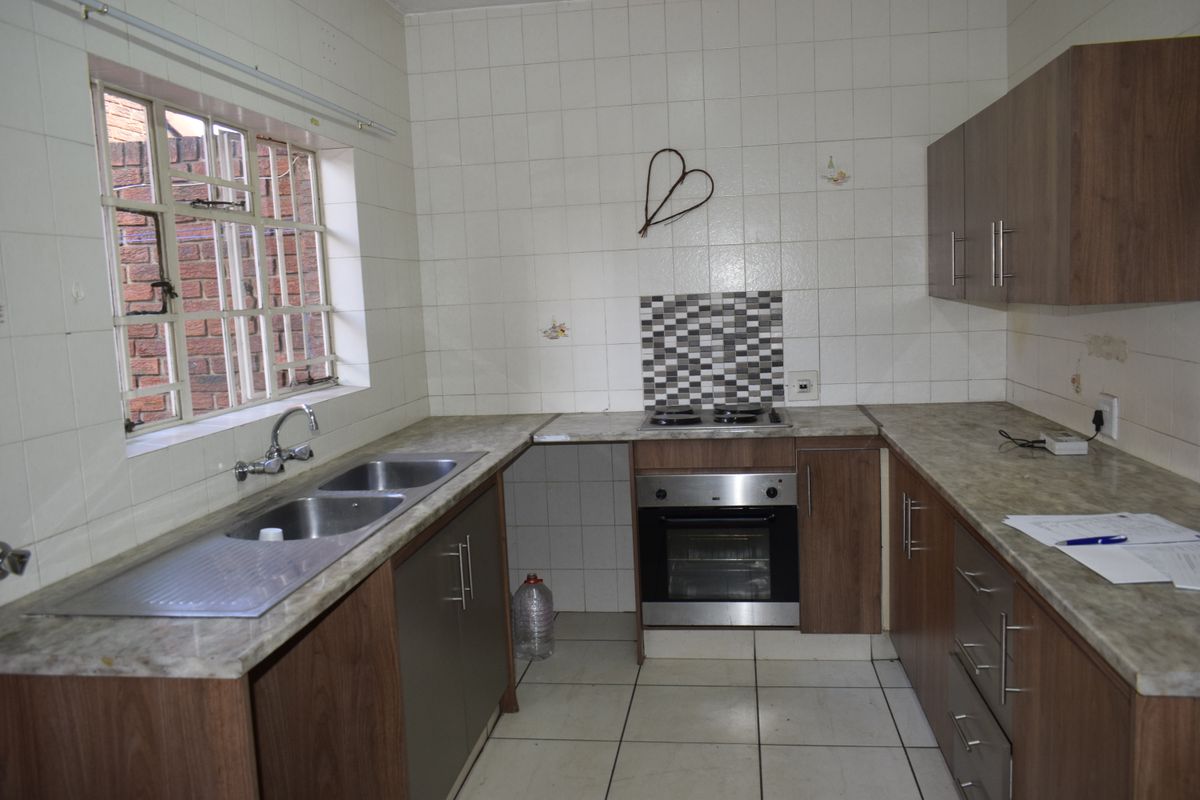 2 bedroom townhouse for sale in Boksburg South. - Photo 4