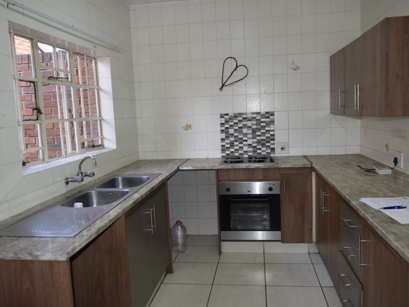 2 bedroom townhouse for sale in Boksburg South. - Photo 4