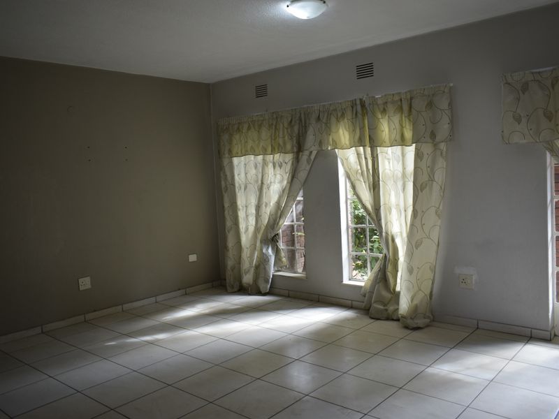 2 bedroom townhouse for sale in Boksburg South. - Photo 6