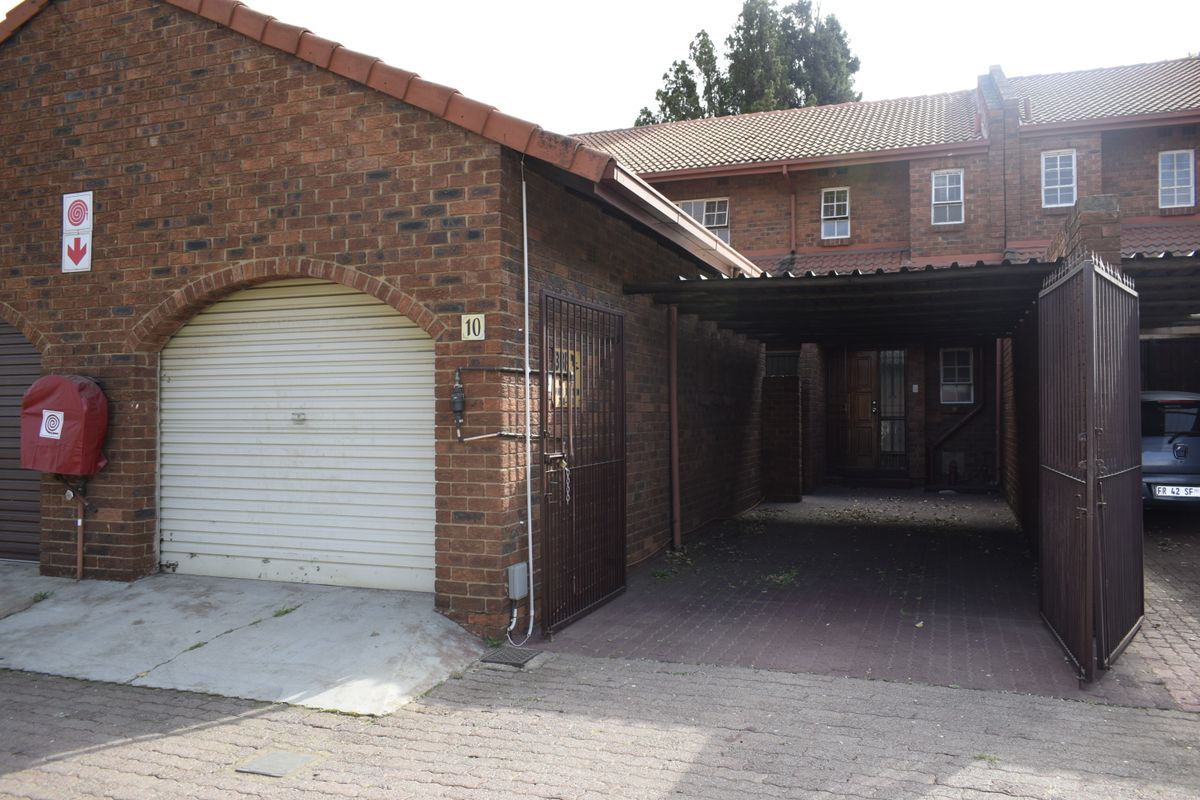 2 bedroom townhouse for sale in Boksburg South. - Photo 2