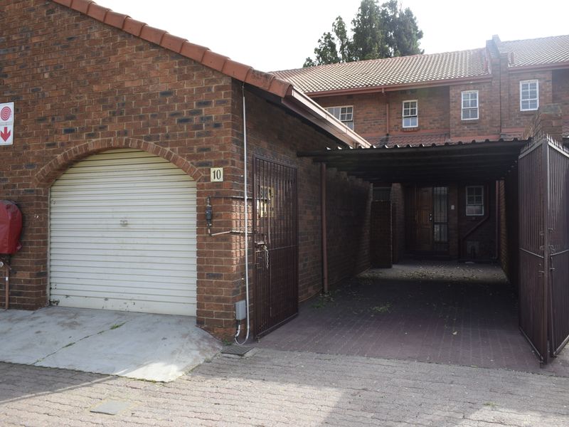 2 bedroom townhouse for sale in Boksburg South. - Photo 2