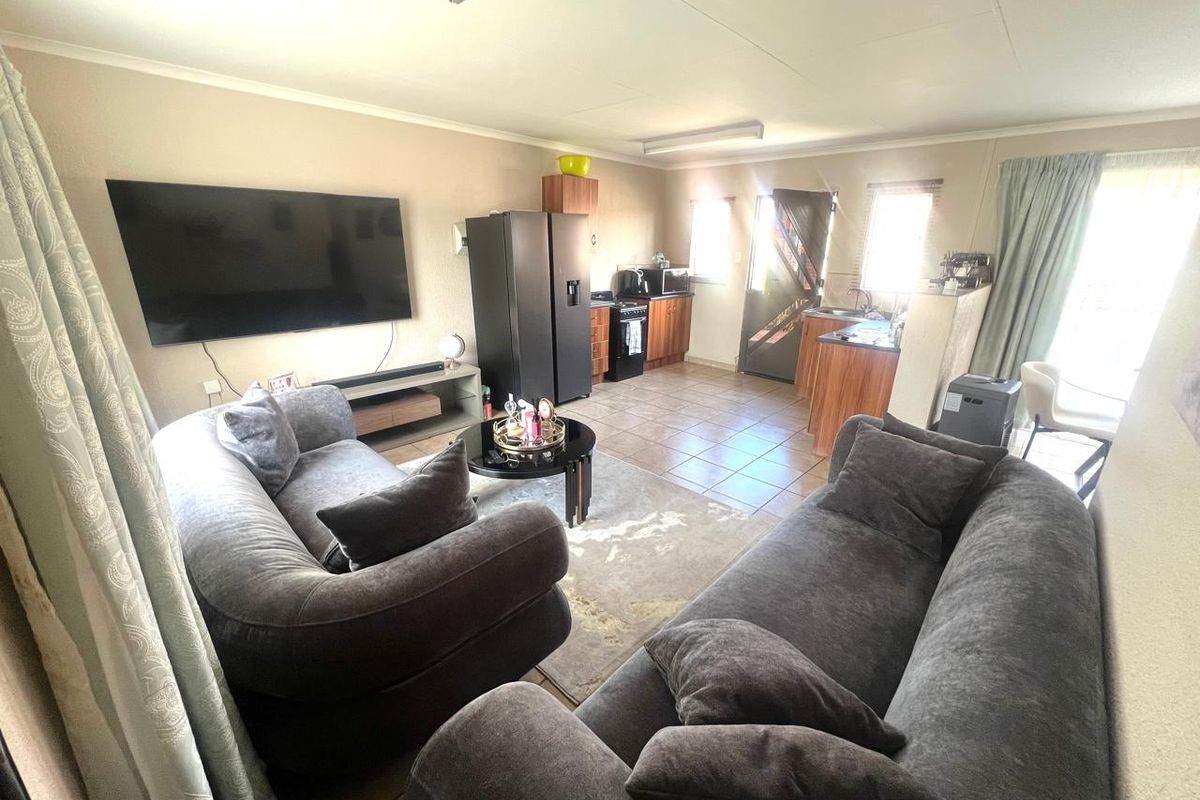 Stunning 3-bedroom house for sale in Waterkloof Hill Estate, Rustenburg – your dream home awaits! - Photo 5
