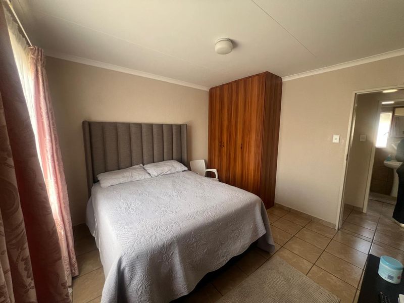 Stunning 3-bedroom house for sale in Waterkloof Hill Estate, Rustenburg – your dream home awaits! - Photo 8