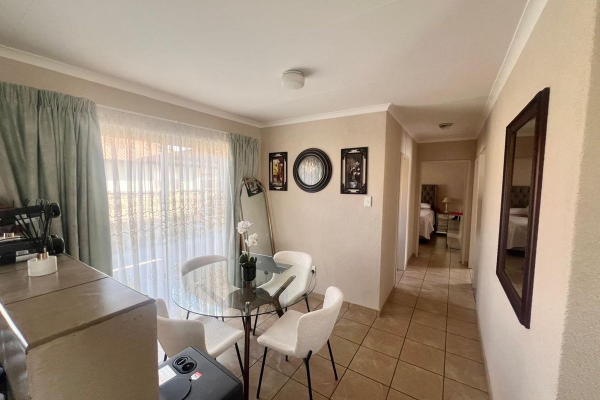 Stunning 3-bedroom house for sale in Waterkloof Hill Estate, Rustenburg – your dream home awaits! - Photo 4