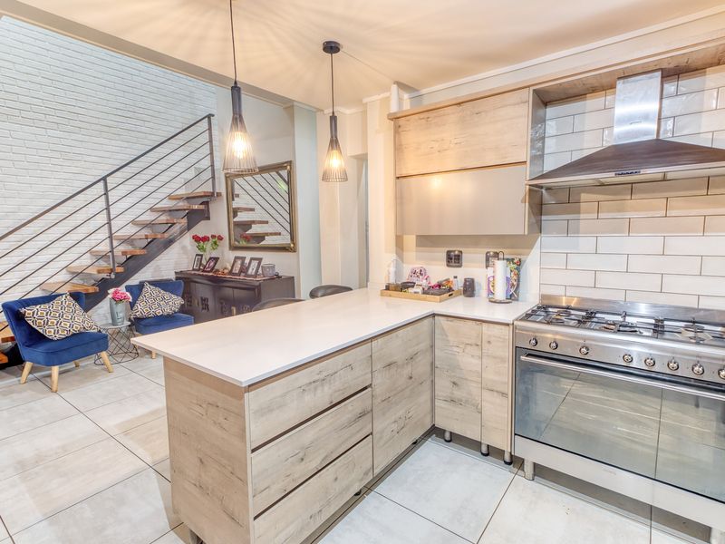 Modern Family Living with Energy Efficient Convenience in Noordhang. - Photo 3