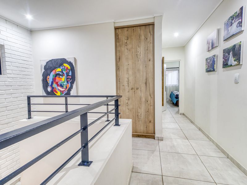 Modern Family Living with Energy Efficient Convenience in Noordhang. - Photo 8