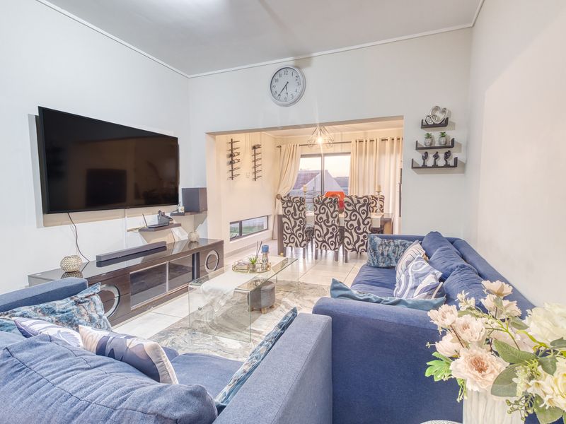 Modern Family Living with Energy Efficient Convenience in Noordhang. - Photo 6