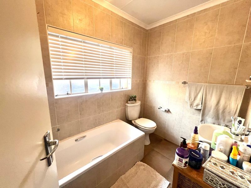 Stunning 3-bedroom house for sale in Waterkloof, Rustenburg—your dream home awaits! Don't miss out! - Photo 10