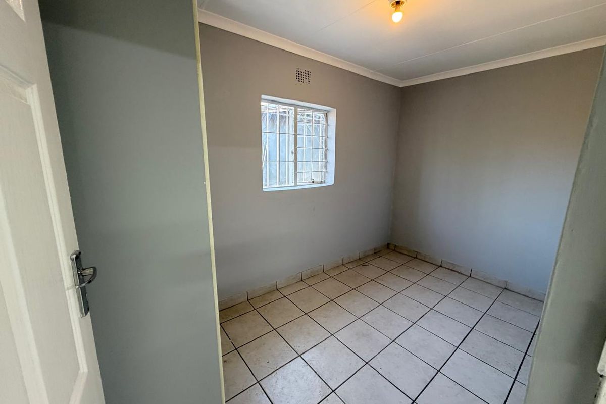 Private and Secure Garden Flat For An Individual or Couple In Great Location - Photo 5