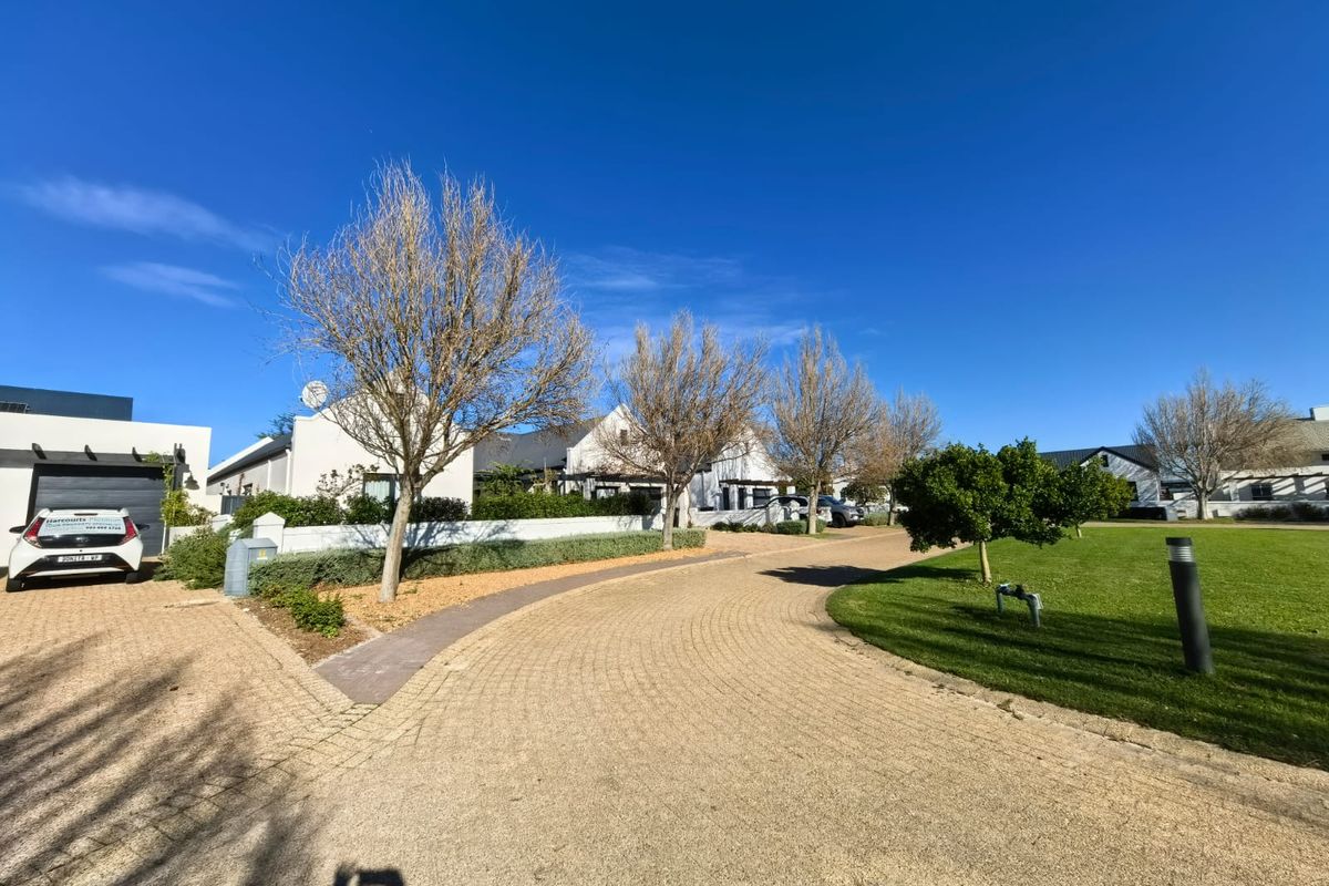 Elegant 3-Bed Rental in Croydon Vineyard Estate – Pet-Friendly, Solar-Ready, Gated Security - Photo 2
