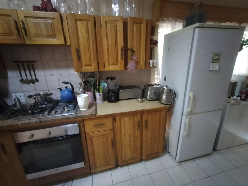 Spacious Family Home with Endless Potential in Pretoria North - Photo 2
