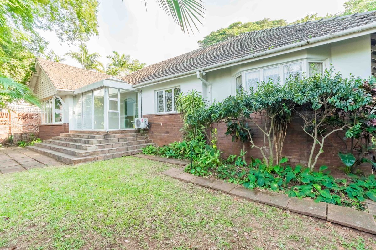 Non Distressed Modern Luxury Auction - Grande Old Dame - Perfect Location in Windemere - Photo 4