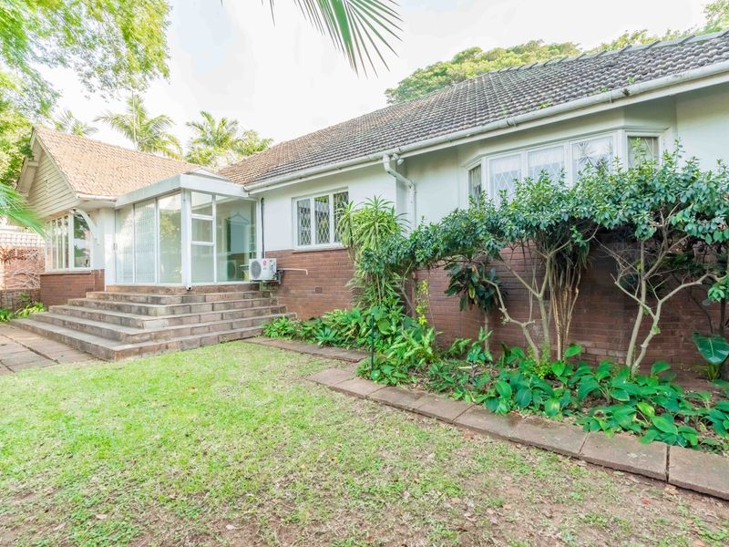 Non Distressed Modern Luxury Auction - Grande Old Dame - Perfect Location in Windemere - Photo 4