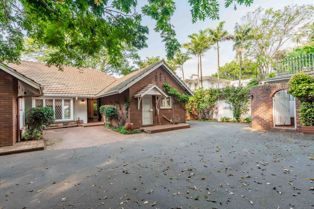 Non Distressed Modern Luxury Auction - Grande Old Dame - Perfect Location in Windemere - Photo 2