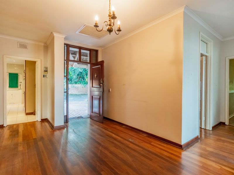 Non Distressed Modern Luxury Auction - Grande Old Dame - Perfect Location in Windemere - Photo 10