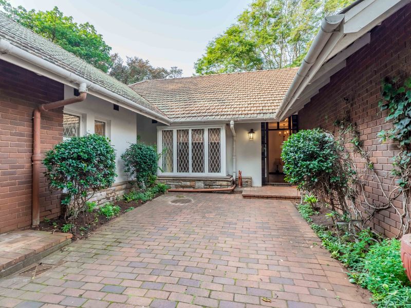 Non Distressed Modern Luxury Auction - Grande Old Dame - Perfect Location in Windemere - Photo 8